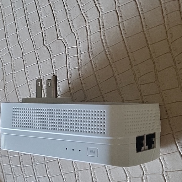 Tp-link 2000 mbps interest signal booster - Picture 2 of 2